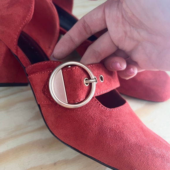 Tangerine suede with golden buckle Mary Jane pump size 37, in new condition! - Picture 7 of 7